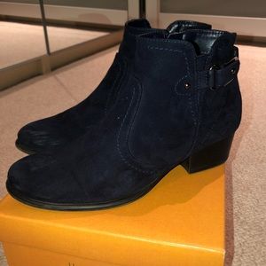 UNISA navy blue booties, silver trim,  8.5! 💃🏻👢